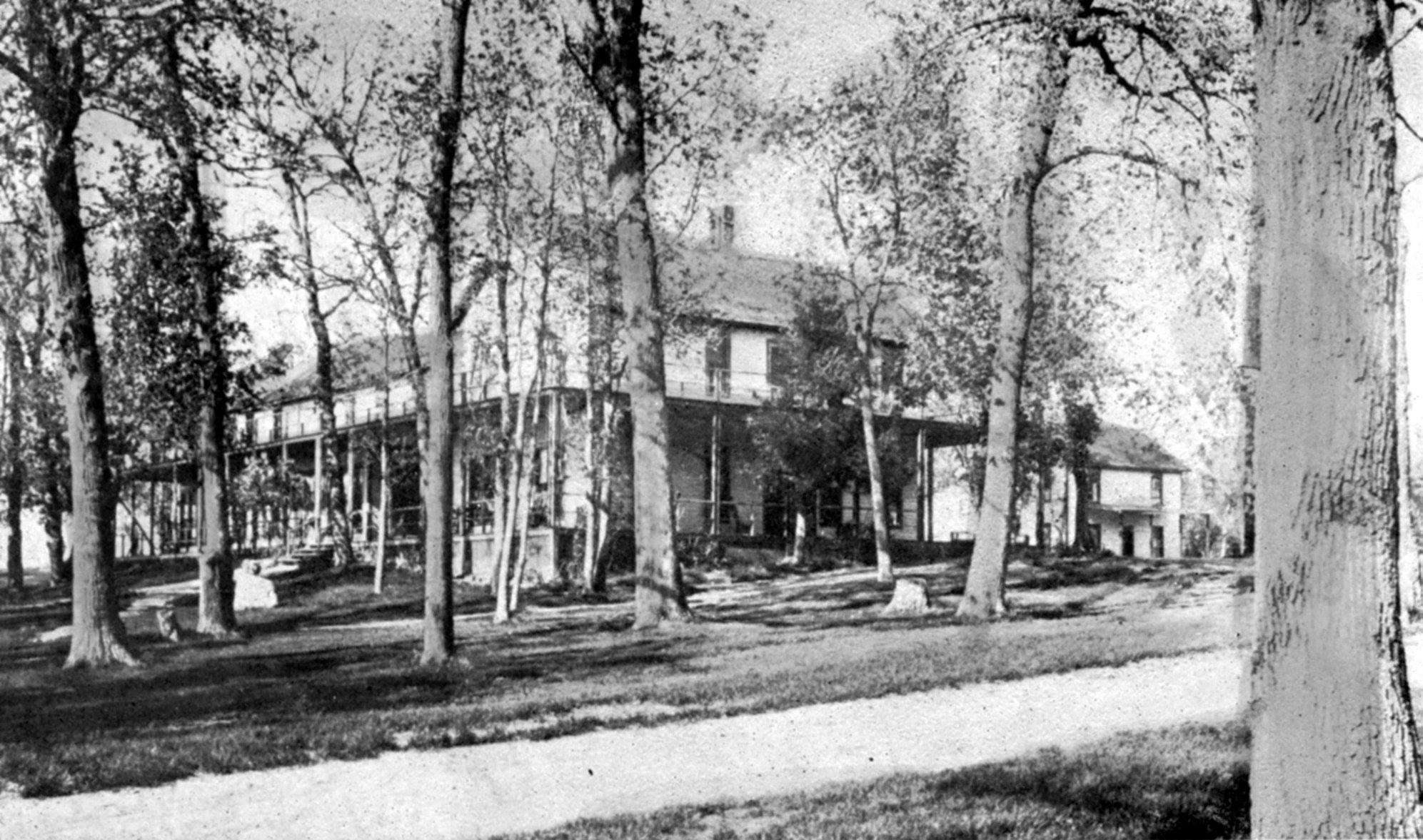 Old Arnolds Park Hotel