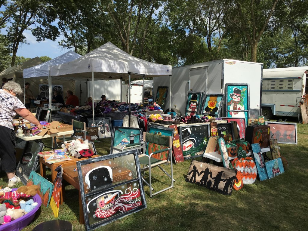 Antique Show & Flea Market - Vick's Corner 10 16 Flea Market 036 1
