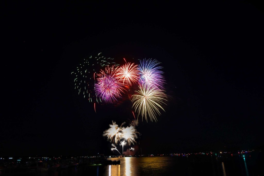 Okoboji Couples Summer Getaway 18 fireworks over West Lake Okoboji