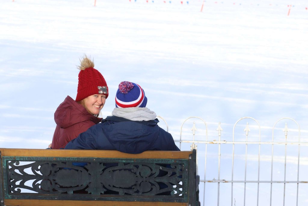 Okoboji Couples Winter Escape 37 kissing booth