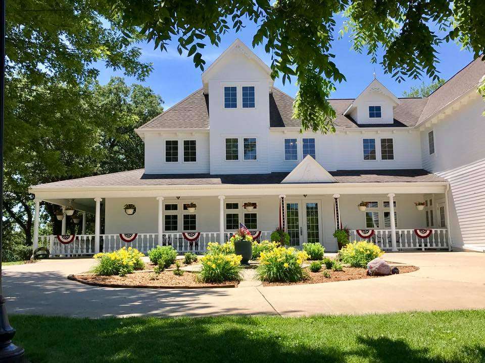 Okoboji Fall Couples Getaway 19 Oakwood Inn exterior view