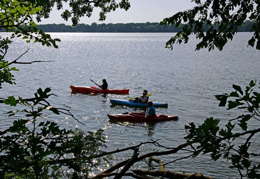 2020.tomgustafson.lakelife (1) Kayak