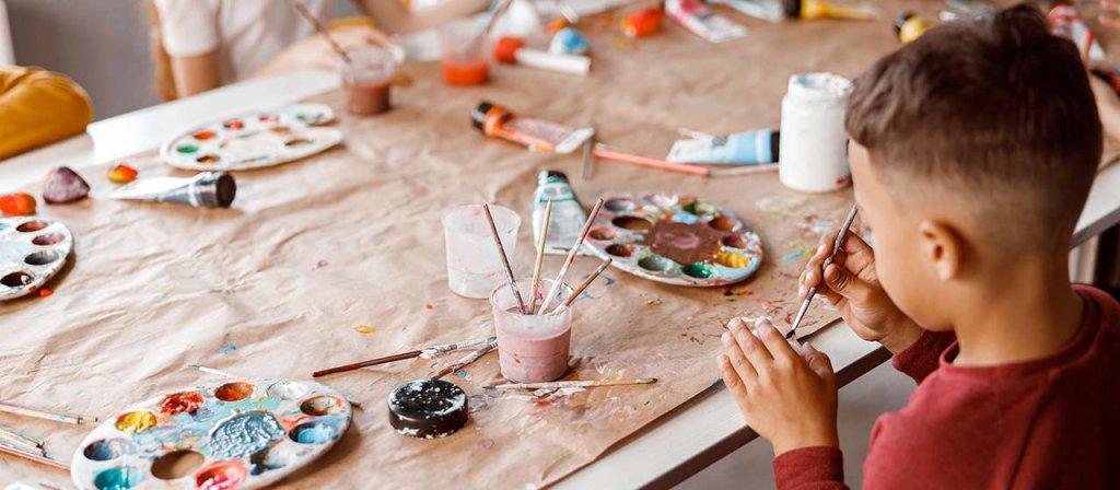 Teen Art | 7th-12th Grade Art Classes 9 kids painting paper with colorful paints1280x560 2
