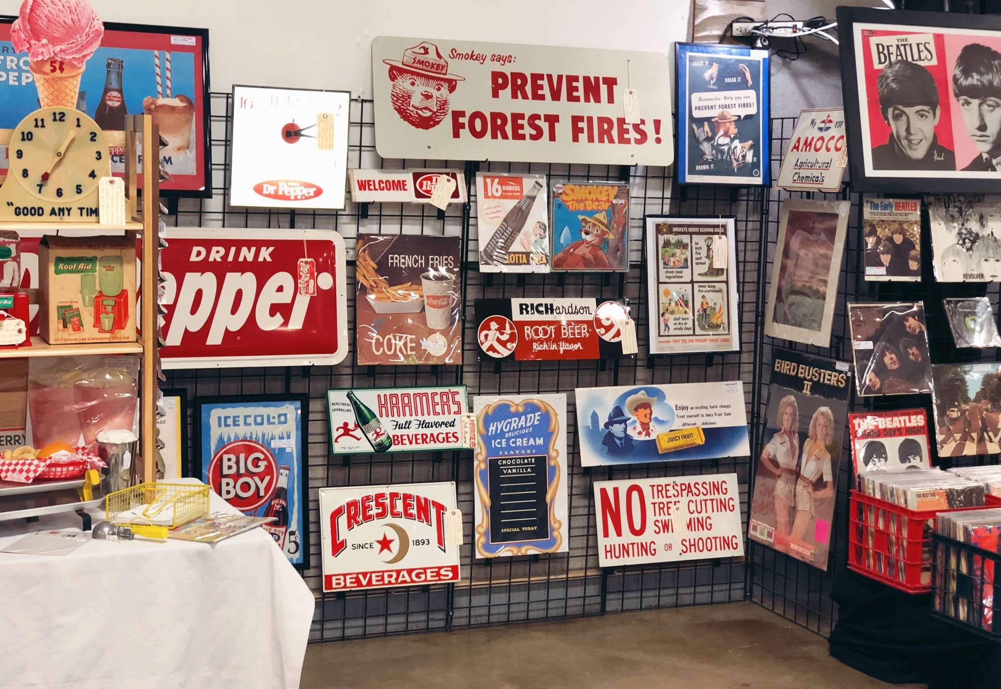 sign booth flea market
