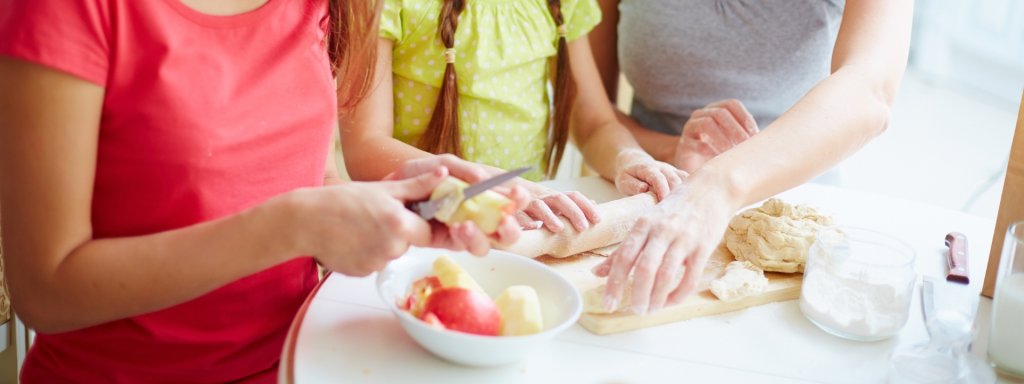 Kids Cooking Apple Crisp 17 9 21 Kids cooking Apple Crisp 1920x720 1